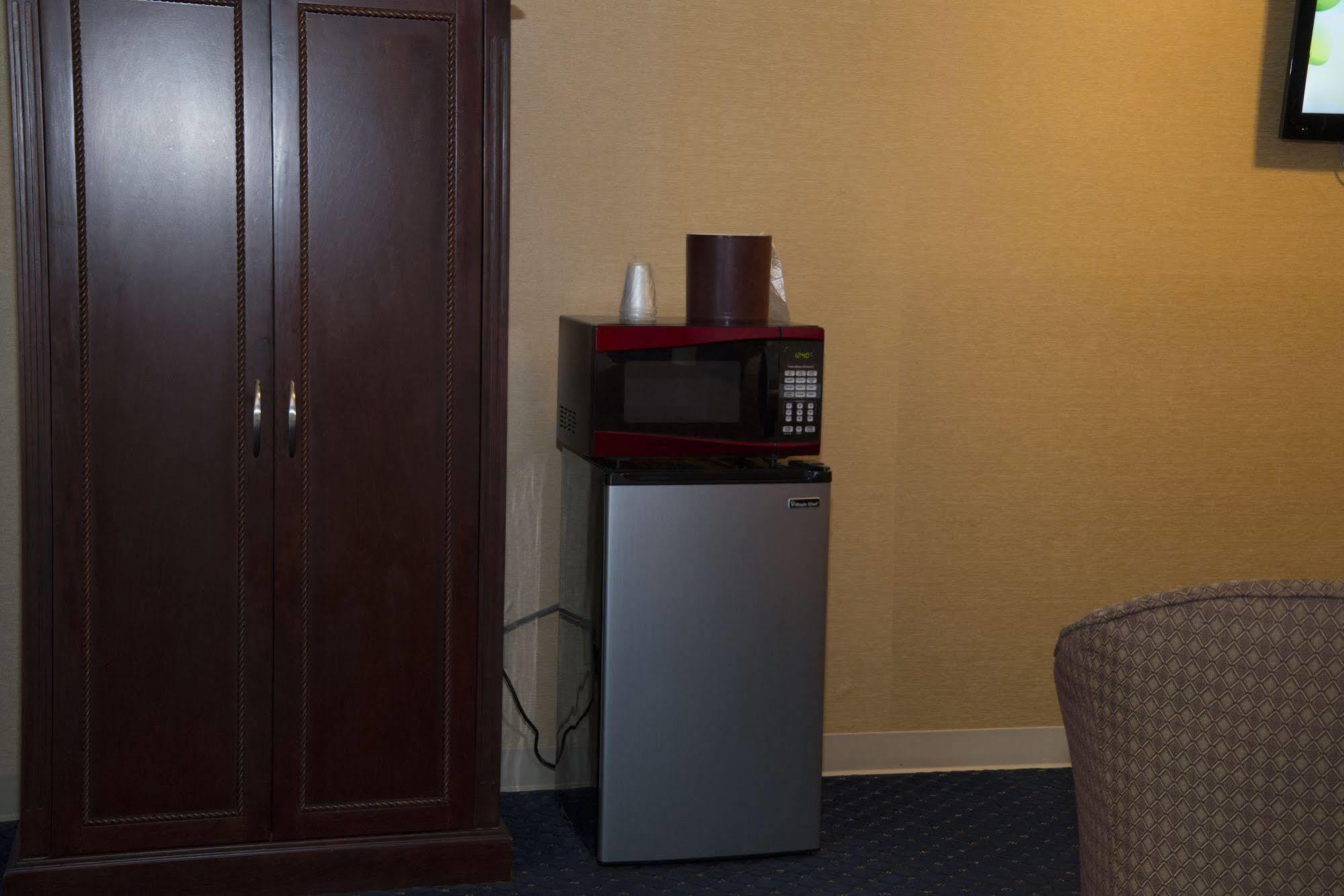 Hampton Falls Inn Екстериор снимка