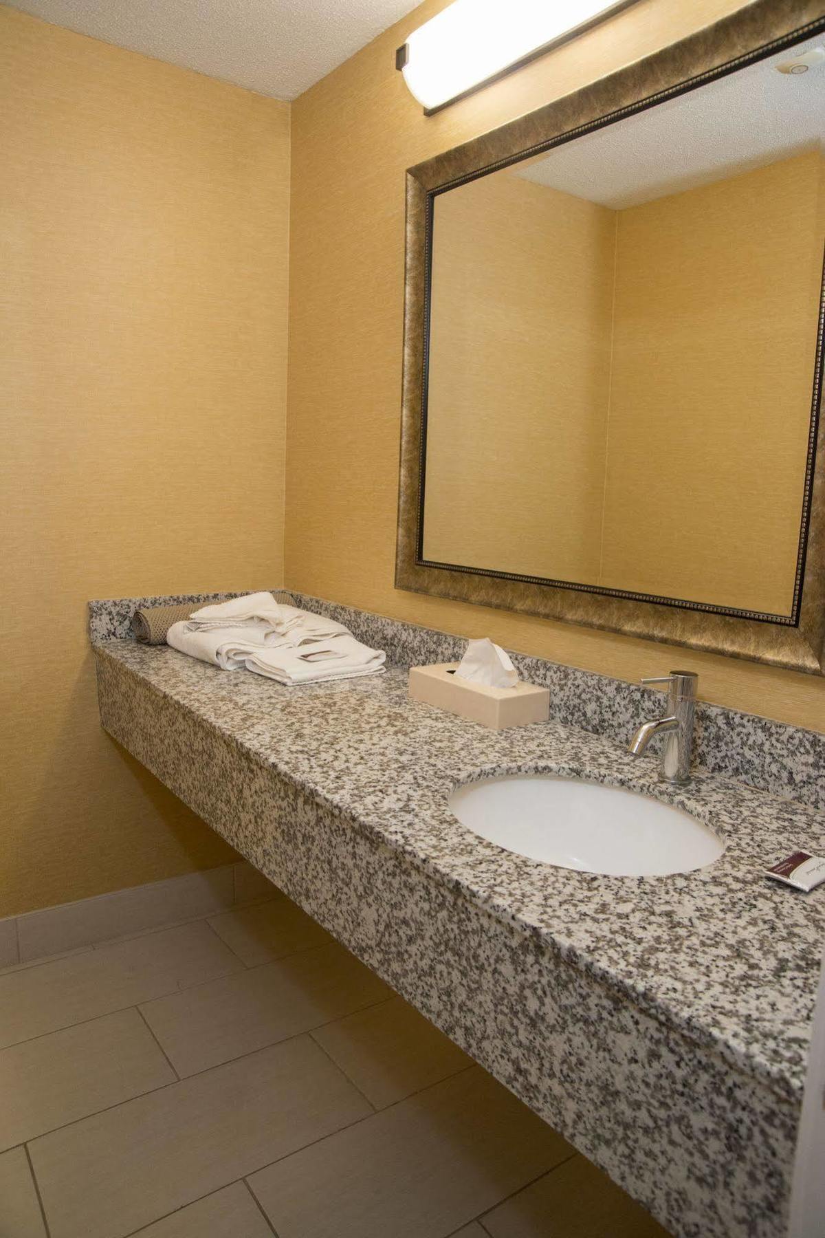 Hampton Falls Inn Екстериор снимка