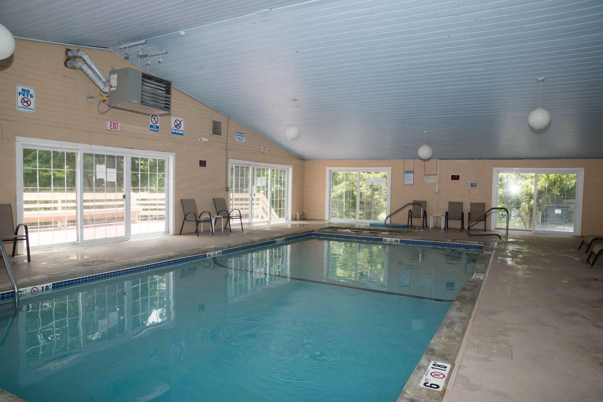 Hampton Falls Inn Екстериор снимка