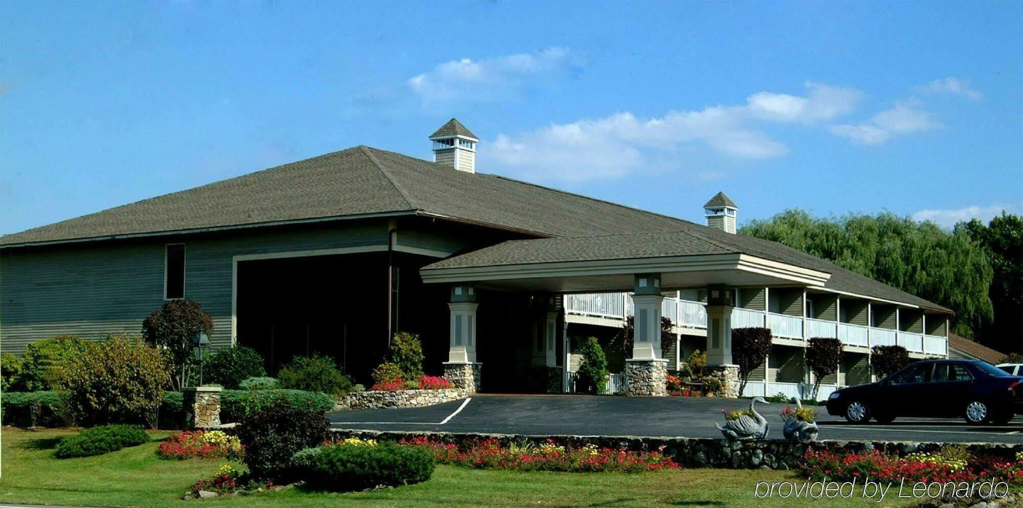 Hampton Falls Inn Екстериор снимка